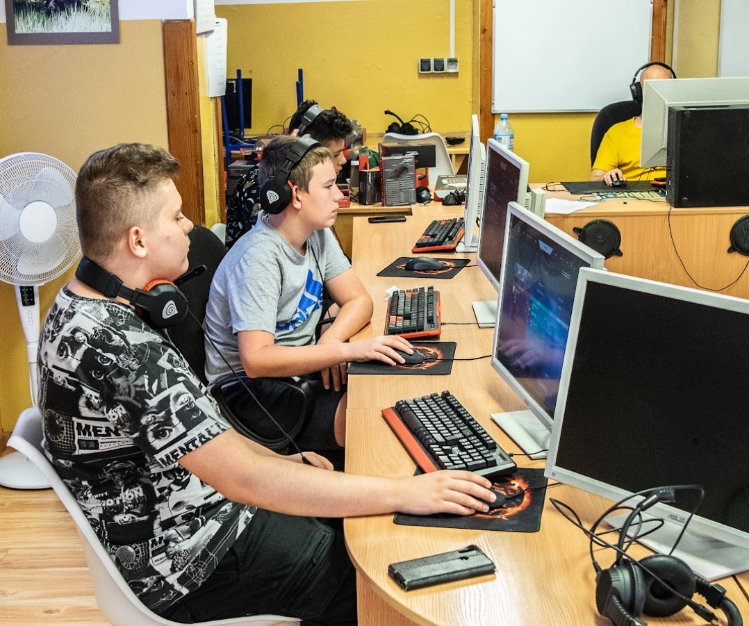 CS: GO, Overwatch 2, Valorant – Player FPS*