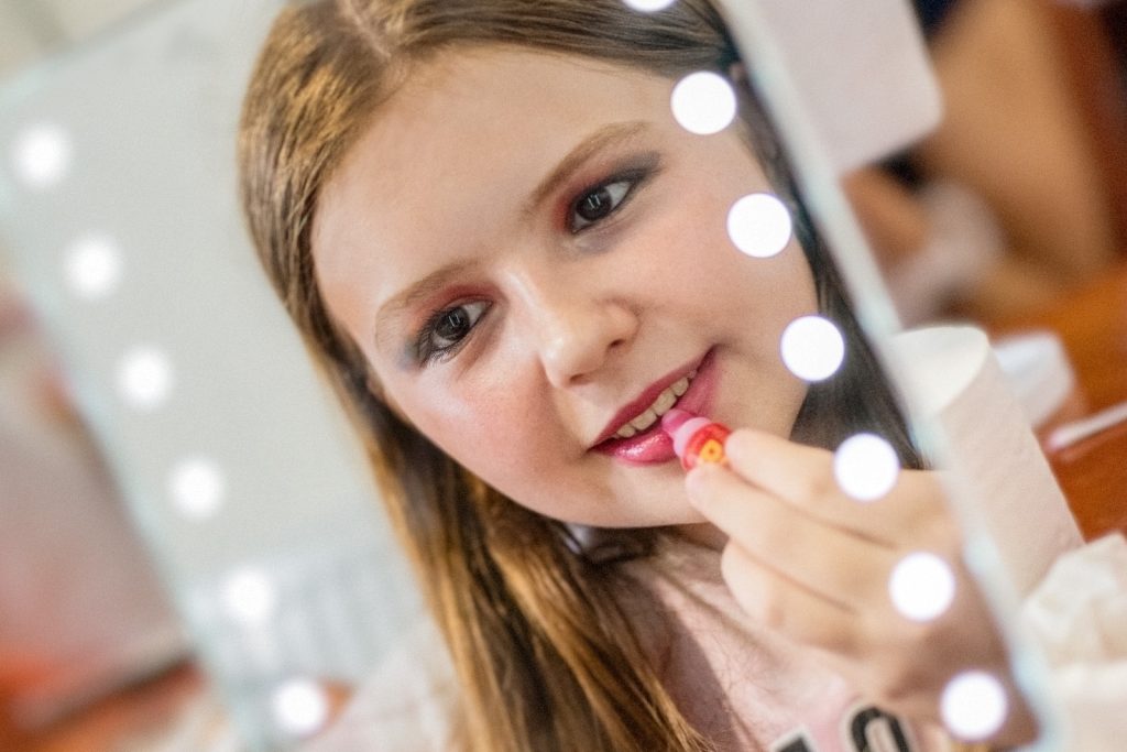 Make-Up Artist